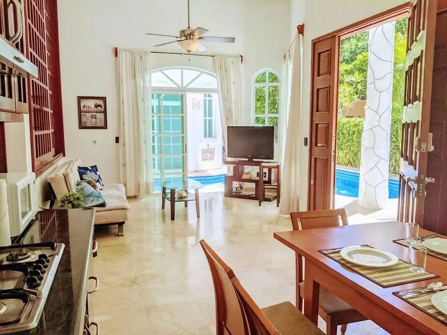 Casa vacanze 9Br 6Ba Large Groups! Best Location In Town Walk To Beach, 5Th Ave Cozumel Ferry, Shopping, Nightlife! Roof Plunge Pool!! Castillo Playacar Fase 1 25Max Playa del Carmen
