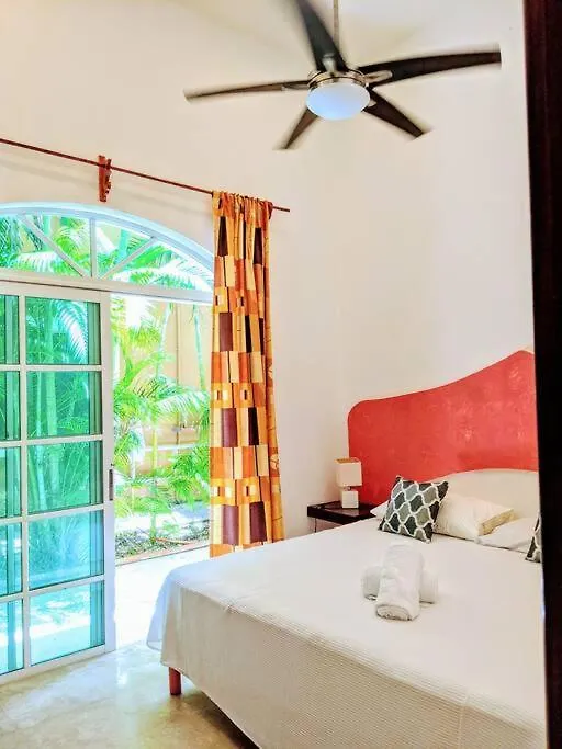 9Br 6Ba Large Groups! Best Location In Town Walk To Beach, 5Th Ave Cozumel Ferry, Shopping, Nightlife! Roof Plunge Pool!! Castillo Playacar Fase 1 25Max Playa del Carmen Casa vacanze