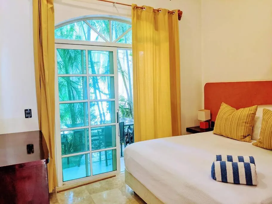 9Br 6Ba Large Groups! Best Location In Town Walk To Beach, 5Th Ave Cozumel Ferry, Shopping, Nightlife! Roof Plunge Pool!! Castillo Playacar Fase 1 25Max Playa del Carmen