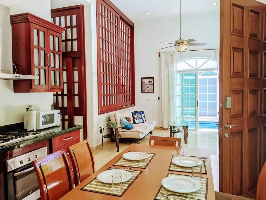 בית נופש פלאייה דל כרמן 9Br 6Ba Large Groups! Best Location In Town Walk To Beach, 5Th Ave Cozumel Ferry, Shopping, Nightlife! Roof Plunge Pool!! Castillo Playacar Fase 1 25Max