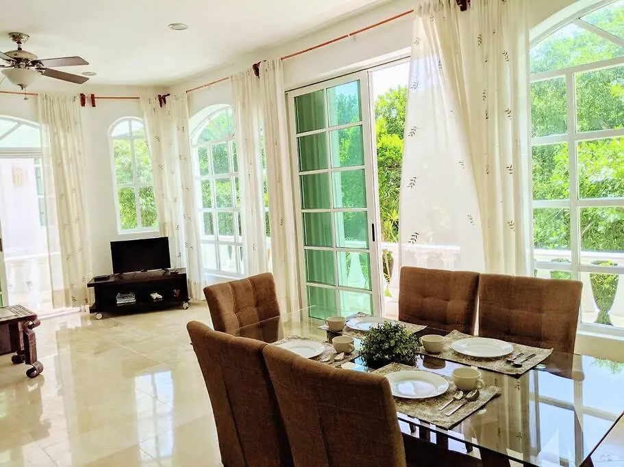 Feriehus 9Br 6Ba Large Groups! Best Location In Town Walk To Beach, 5Th Ave Cozumel Ferry, Shopping, Nightlife! Roof Plunge Pool!! Castillo Playacar Fase 1 25Max Playa del Carmen